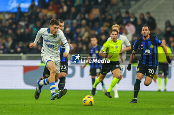 2023-11-12 - Matias Soule of Frosinone Calcio seen in action during Serie A 2023/24 football match between FC Internazionale and Frosinone Calcio at Giuseppe Meazza Stadium, Milan, Italy on November 12, 2023 - INTER - FC INTERNAZIONALE VS FROSINONE CALCIO - ITALIAN SERIE A - SOCCER