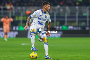 2023-11-12 - Enzo Barrenechea of Frosinone Calcio seen in action during Serie A 2023/24 football match between FC Internazionale and Frosinone Calcio at Giuseppe Meazza Stadium, Milan, Italy on November 12, 2023 - INTER - FC INTERNAZIONALE VS FROSINONE CALCIO - ITALIAN SERIE A - SOCCER