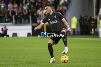 2023-11-11 - Filip Kostic (Juventus FC) controls the ball - JUVENTUS FC VS CAGLIARI CALCIO - ITALIAN SERIE A - SOCCER