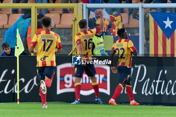 2023-11-11 - Lameck Banda of US Lecce celebrates after scoring a goal with teammates - US LECCE VS AC MILAN - ITALIAN SERIE A - SOCCER