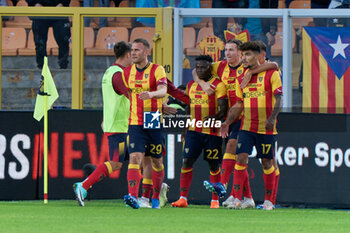 2023-11-11 - Lameck Banda of US Lecce celebrates after scoring a goal with teammates - US LECCE VS AC MILAN - ITALIAN SERIE A - SOCCER