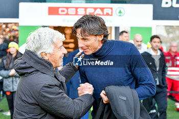 2023-11-12 - Atalanta's Head Coach Gian Piero Gasperini greets Udinese's Head Coach Raffaele Cioffi - UDINESE CALCIO VS ATALANTA BC - ITALIAN SERIE A - SOCCER