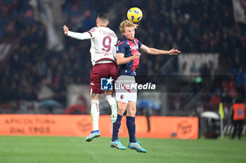2023-11-27 - Victor Kristiansen (Bologna Fc) against Antonio Sanabria (Torino Fc) - BOLOGNA FC VS TORINO FC - ITALIAN SERIE A - SOCCER