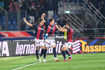 2023-11-27 - Giovanni Fabbian (Bologna Fc) celebrated by his team-mate after his goal - BOLOGNA FC VS TORINO FC - ITALIAN SERIE A - SOCCER