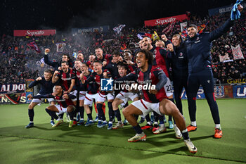 2023-11-27 - Bologna Fc team celebrating the victory - BOLOGNA FC VS TORINO FC - ITALIAN SERIE A - SOCCER
