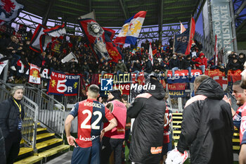 2023-11-26 - Genoa C.F.C. greets the fans during the 13th day of the Serie A Championship between Frosinone Calcio vs Genoa C.F.C., 26 November 2023 at the Benito Stirpe Stadium, Frosinone, Italy. - FROSINONE CALCIO VS GENOA CFC - ITALIAN SERIE A - SOCCER