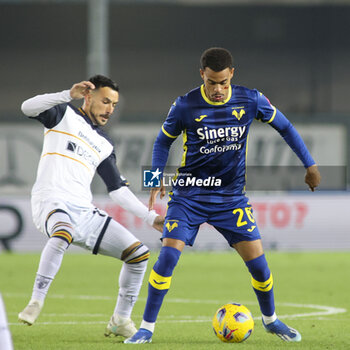 2023-11-27 - Cyril Ngonge of Hellas Verona FC battle for the ball with Nicola Sansone of US Lecce. during Hellas Verona FC  vs US Lecce, 13° Serie A Tim 2023-24 game at Marcantonio Bentegodi Stadium in Verona (VR), Italy, on November 27, 2023. - HELLAS VERONA FC VS US LECCE - ITALIAN SERIE A - SOCCER