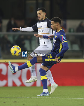 2023-11-27 - Cyril Ngonge of Hellas Verona FC battle for the ball with Nicola Sansone of US Lecce  during Hellas Verona FC  vs US Lecce, 13° Serie A Tim 2023-24 game at Marcantonio Bentegodi Stadium in Verona (VR), Italy, on November 27, 2023. - HELLAS VERONA FC VS US LECCE - ITALIAN SERIE A - SOCCER