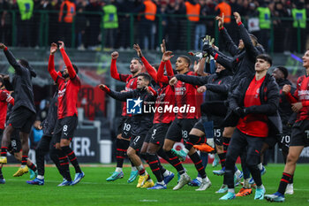 2023-11-25 - AC Milan players celebrate the victory at the end of the match during Serie A 2023/24 football match between AC Milan and ACF Fiorentina at San Siro Stadium, Milan, Italy on November 25, 2023 - AC MILAN VS ACF FIORENTINA - ITALIAN SERIE A - SOCCER