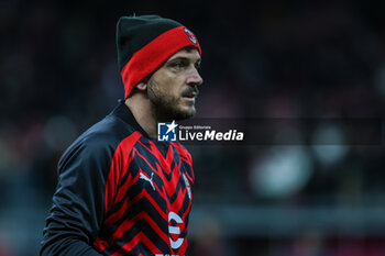 2023-11-25 - Alessandro Florenzi of AC Milan looks on during Serie A 2023/24 football match between AC Milan and ACF Fiorentina at San Siro Stadium, Milan, Italy on November 25, 2023 - AC MILAN VS ACF FIORENTINA - ITALIAN SERIE A - SOCCER