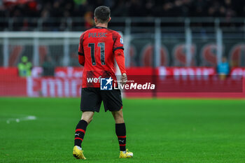 2023-11-25 - Christian Pulisic of AC Milan looks on during Serie A 2023/24 football match between AC Milan and ACF Fiorentina at San Siro Stadium, Milan, Italy on November 25, 2023 - AC MILAN VS ACF FIORENTINA - ITALIAN SERIE A - SOCCER