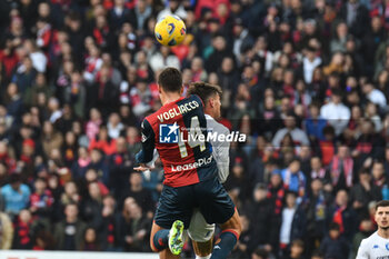 2023-12-02 - aerial contrast during Serie A TIM match between Genoa CFC and Empoli FC at Stadio Luigi Ferraris, Genoa - GENOA CFC VS EMPOLI FC - ITALIAN SERIE A - SOCCER