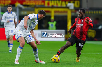 2023-12-02 - Yunus Musah of AC Milan competes for the ball with Ilario Monterisi of Frosinone Calcio during Serie A 2023/24 football match between AC Milan and Frosinone Calcio at San Siro Stadium, Milan, Italy on December 02, 2023 - AC MILAN VS FROSINONE CALCIO - ITALIAN SERIE A - SOCCER