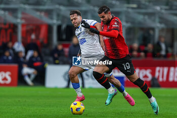 2023-12-02 - Theo Hernandez of AC Milan competes for the ball with Francesco Gelli of Frosinone Calcio during Serie A 2023/24 football match between AC Milan and Frosinone Calcio at San Siro Stadium, Milan, Italy on December 02, 2023 - AC MILAN VS FROSINONE CALCIO - ITALIAN SERIE A - SOCCER