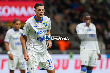 2023-12-02 - Marvin Cuni of Frosinone Calcio seen in action during Serie A 2023/24 football match between AC Milan and Frosinone Calcio at San Siro Stadium, Milan, Italy on December 02, 2023 - AC MILAN VS FROSINONE CALCIO - ITALIAN SERIE A - SOCCER