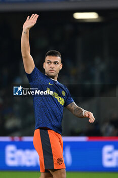 2023-12-03 - Lautaro Martinez of FC Internazionale greets the fans in the warm-up during Serie A between SSC Napoli vs FC Internazionale at Diego Armando Maradona Stadium - SSC NAPOLI VS INTER - FC INTERNAZIONALE - ITALIAN SERIE A - SOCCER