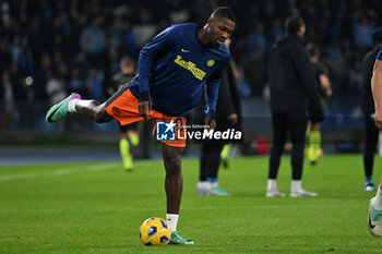2023-12-03 - Marcus Thuram of FC Internazionale in heating during Serie A between SSC Napoli vs FC Internazionale at Diego Armando Maradona Stadium - SSC NAPOLI VS INTER - FC INTERNAZIONALE - ITALIAN SERIE A - SOCCER
