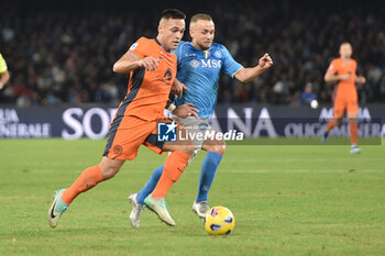 2023-12-03 - Lautaro Martinez of FC Internazionale competes for the ball with Stanislav Lobotka of SSC Napoli during Serie A between SSC Napoli vs FC Internazionale at Diego Armando Maradona Stadium - SSC NAPOLI VS INTER - FC INTERNAZIONALE - ITALIAN SERIE A - SOCCER