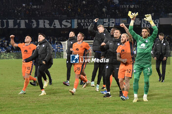 2023-12-03 - Inter's players celebrate at the end of the match under their fans during Serie A between SSC Napoli vs FC Internazionale at Diego Armando Maradona Stadium - SSC NAPOLI VS INTER - FC INTERNAZIONALE - ITALIAN SERIE A - SOCCER