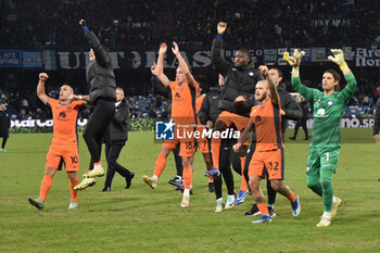 2023-12-03 - Inter's players celebrate at the end of the match under their fans during Serie A between SSC Napoli vs FC Internazionale at Diego Armando Maradona Stadium - SSC NAPOLI VS INTER - FC INTERNAZIONALE - ITALIAN SERIE A - SOCCER