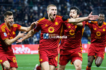 2023-12-03 - Rasmus Kristensen (Roma) celebrates after scoring the gol of 1-2 - US SASSUOLO VS AS ROMA - ITALIAN SERIE A - SOCCER