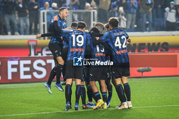 2023-12-09 - Atalanta Bc team celebrating Luis Muriel after his goal - ATALANTA BC VS AC MILAN - ITALIAN SERIE A - SOCCER