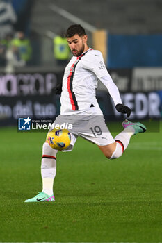 2023-12-09 - Theo Hernandez (Ac Milan) shooting on goal - ATALANTA BC VS AC MILAN - ITALIAN SERIE A - SOCCER