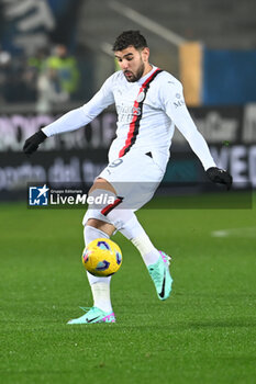 2023-12-09 - Theo Hernandez (Ac Milan) shooting on goal - ATALANTA BC VS AC MILAN - ITALIAN SERIE A - SOCCER