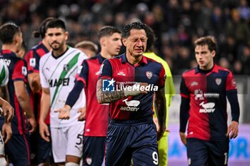 2023-12-11 - Gianluca Lapadula of Cagliari Calcio, Infortunio, Injury - CAGLIARI CALCIO VS US SASSUOLO - ITALIAN SERIE A - SOCCER
