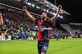 2023-12-11 - Leonardo Pavoletti of Cagliari Calcio Esultanza, Joy After scoring goal, - CAGLIARI CALCIO VS US SASSUOLO - ITALIAN SERIE A - SOCCER