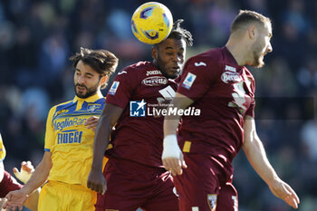2023-12-10 - Torino's Colombian forward Duvan Zapata challenges for the ball with Frosinone's Italian midfielder Luca Garritano during the Serie A football match between Frosinone Calcio vs Torino at the Benito Stirpe stadium in Frosinone, Italy on December 10, 2023. - FROSINONE CALCIO VS TORINO FC - ITALIAN SERIE A - SOCCER