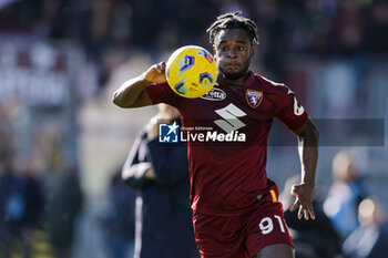 2023-12-10 - Torino's Colombian forward Duvan Zapata controls the ball during the Serie A football match between Frosinone Calcio vs Torino at the Benito Stirpe stadium in Frosinone, Italy on December 10, 2023. - FROSINONE CALCIO VS TORINO FC - ITALIAN SERIE A - SOCCER