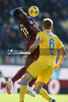 2023-12-10 - Torino's Colombian forward Duvan Zapatachallenges for the ball with Frosinone's Italian defender Simone Romagnoli during the Serie A football match between Frosinone Calcio vs Torino at the Benito Stirpe stadium in Frosinone, Italy on December 10, 2023. - FROSINONE CALCIO VS TORINO FC - ITALIAN SERIE A - SOCCER
