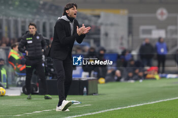 2023-12-09 - Gabriele Cioffi Head Coach of Udinese Calcio shouts to his players during Serie A 2023/24 football match between FC Internazionale and Udinese Calcio at Giuseppe Meazza Stadium, Milan, Italy on December 09, 2023 - INTER - FC INTERNAZIONALE VS UDINESE CALCIO - ITALIAN SERIE A - SOCCER