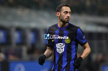 2023-12-09 - Hakan Calhanoglu of FC Internazionale seen in action during Serie A 2023/24 football match between FC Internazionale and Udinese Calcio at Giuseppe Meazza Stadium, Milan, Italy on December 09, 2023 - INTER - FC INTERNAZIONALE VS UDINESE CALCIO - ITALIAN SERIE A - SOCCER