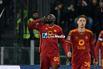 2023-12-10 - Romelu Lukaku (AS Roma);  celebrates after scoring the goal 1-0 during the Italian Football Championship League A 2023/2024 match between AS Roma vs ACF Fiorentina at the Olimpic Stadium in Rome on 10 December  2023. - AS ROMA VS ACF FIORENTINA - ITALIAN SERIE A - SOCCER