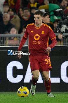 2023-12-10 - Nicola Zalewski (AS Roma);   during the Italian Football Championship League A 2023/2024 match between AS Roma vs ACF Fiorentina at the Olimpic Stadium in Rome on 10 December  2023. - AS ROMA VS ACF FIORENTINA - ITALIAN SERIE A - SOCCER
