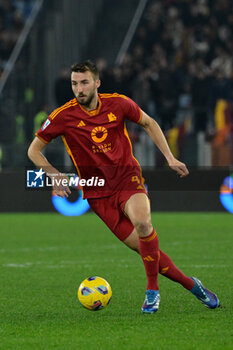 2023-12-10 - Bryan Cristante (AS Roma);  during the Italian Football Championship League A 2023/2024 match between AS Roma vs ACF Fiorentina at the Olimpic Stadium in Rome on 10 December  2023. - AS ROMA VS ACF FIORENTINA - ITALIAN SERIE A - SOCCER