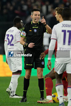 2023-12-10 - Antonio Rapuano referee during the Italian Football Championship League A 2023/2024 match between AS Roma vs ACF Fiorentina at the Olimpic Stadium in Rome on 10 December  2023. - AS ROMA VS ACF FIORENTINA - ITALIAN SERIE A - SOCCER