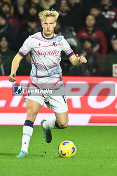 2023-12-10 - Victor Kristiansen of Bologna FC in action during Serie A between US Salernitana 1919 vs Bologna FC 1909 at Arechi Stadium - US SALERNITANA VS BOLOGNA FC - ITALIAN SERIE A - SOCCER