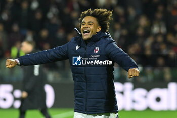 2023-12-10 - Joshua Zirkzee of Bologna FC celebrate at the end of the race during Serie A between US Salernitana 1919 vs Bologna FC 1909 at Arechi Stadium - US SALERNITANA VS BOLOGNA FC - ITALIAN SERIE A - SOCCER