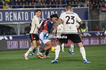 2023-12-17 - Joshua Zirkzee (Bologna Fc) in action - BOLOGNA FC VS AS ROMA - ITALIAN SERIE A - SOCCER