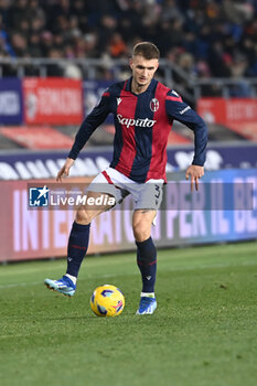 2023-12-17 - Stefan Posch (Bologna Fc) in action - BOLOGNA FC VS AS ROMA - ITALIAN SERIE A - SOCCER