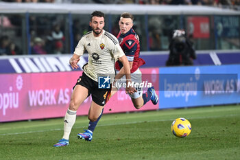 2023-12-17 - Bryan Cristante (As Roma) in action - BOLOGNA FC VS AS ROMA - ITALIAN SERIE A - SOCCER