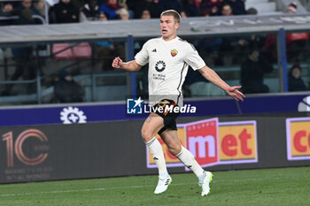 2023-12-17 - Rasmus Kristensen (As Roma) in action - BOLOGNA FC VS AS ROMA - ITALIAN SERIE A - SOCCER