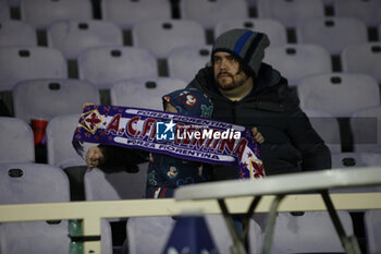 2023-12-17 - Fiorentina fans show their support during ACF Fiorentina vs Hellas Verona FC, 16° Serie A Tim 2023-24 game at Artemio Franchi Stadium in Firenze (FI), Italy, on Dicember 17, 2023. - ACF FIORENTINA VS HELLAS VERONA FC - ITALIAN SERIE A - SOCCER