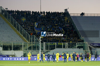 2023-12-17 - Hellas Verona players applaud the fans following the final whistle during ACF Fiorentina vs Hellas Verona FC, 16° Serie A Tim 2023-24 game at Artemio Franchi Stadium in Firenze (FI), Italy, on Dicember 17, 2023. - ACF FIORENTINA VS HELLAS VERONA FC - ITALIAN SERIE A - SOCCER
