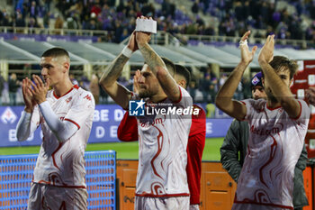 2023-12-17 - Fiorentina players applaud the fans following the final whistle during ACF Fiorentina vs Hellas Verona FC, 16° Serie A Tim 2023-24 game at Artemio Franchi Stadium in Firenze (FI), Italy, on Dicember 17, 2023. - ACF FIORENTINA VS HELLAS VERONA FC - ITALIAN SERIE A - SOCCER