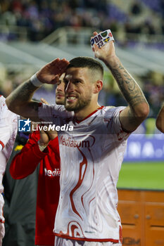 2023-12-17 - Cristiano Biraghi of ACF Fiorentina  celebrate the victory at the end of ACF Fiorentina vs Hellas Verona FC, 16° Serie A Tim 2023-24 game at Artemio Franchi Stadium in Firenze (FI), Italy, on Dicember 17, 2023. - ACF FIORENTINA VS HELLAS VERONA FC - ITALIAN SERIE A - SOCCER