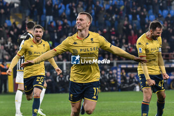 2023-12-15 - Albert Guomundsson celebrates scoring his team's first goal to make the score 1-1 during Serie A TIM between Genoa CFC and Juventus FC at Stadio Luigi Ferraris, Genova - GENOA CFC VS JUVENTUS FC - ITALIAN SERIE A - SOCCER